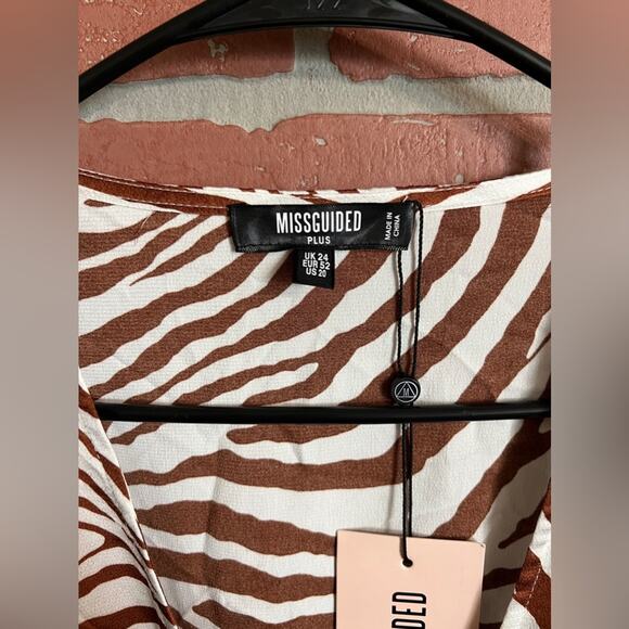 Missguided | NWT Zebra Long Sleeve V-Neck Maxi Dress - Picture 8 of 9
